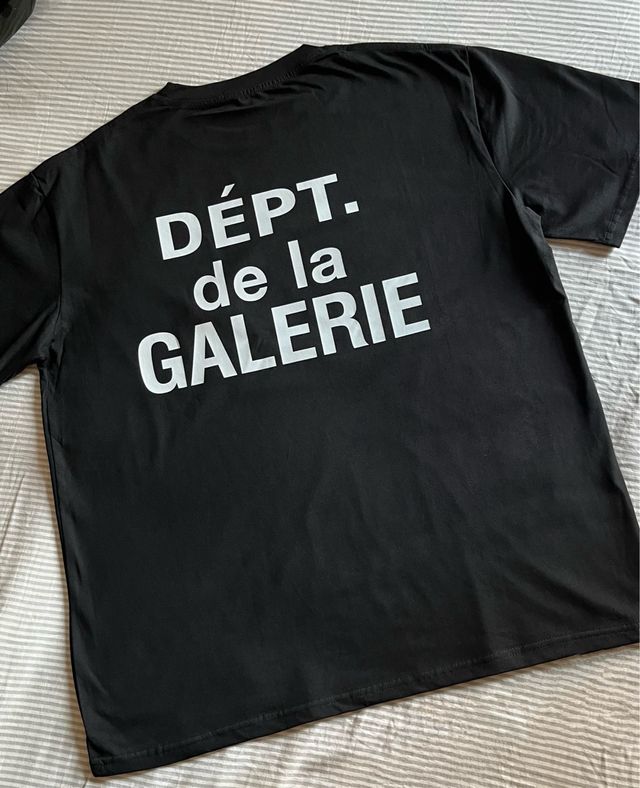 Camiseta Gallery Dept. negra