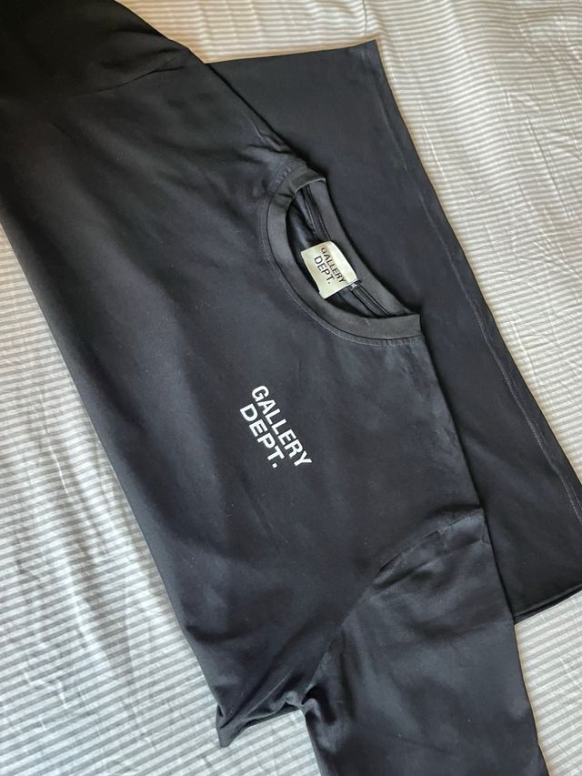Camiseta Gallery Dept. negra