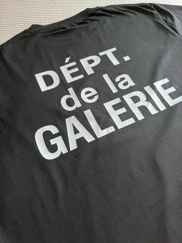 Camiseta Gallery Dept. negra