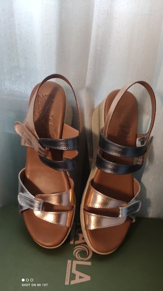 Sandalias piel doradas y plateadas