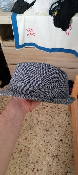Sombrero gris - ala corta elegante