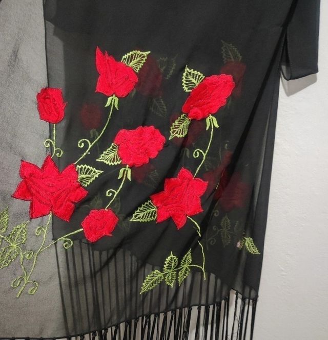 Capa mantón bordado 