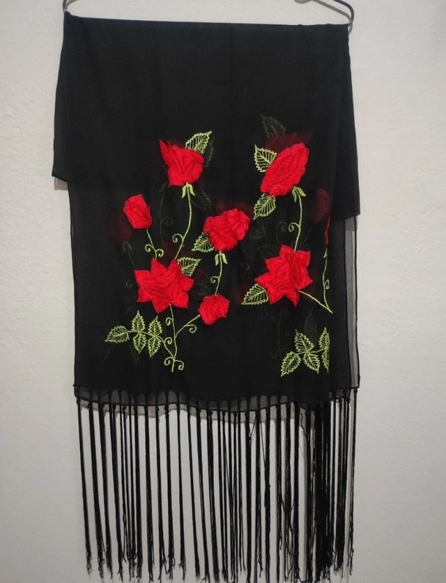 Capa mantón bordado 