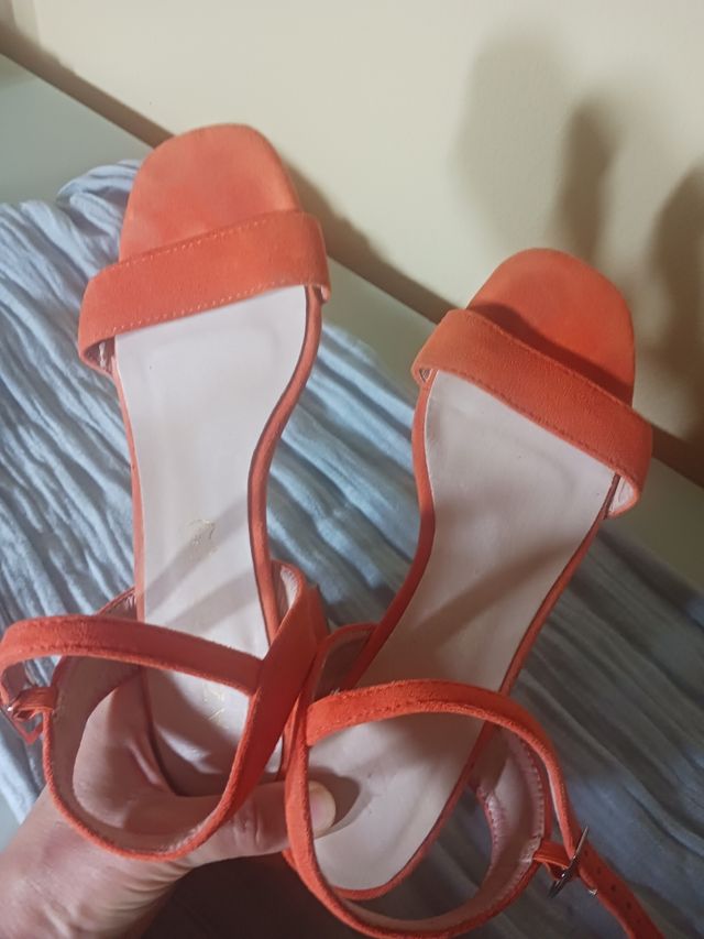 Sandalia Azamey tacón naranja