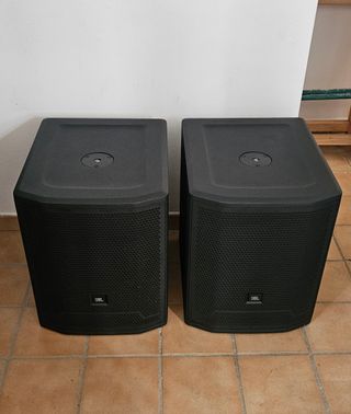2 Subwoofer JBL PRX-715XLF con 3000Watios RMS.