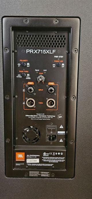 2 Subwoofer JBL PRX-715XLF con 3000Watios RMS.