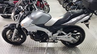 SUZUKI GSR 600 Gris