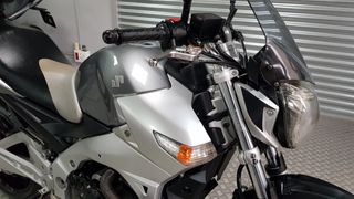 SUZUKI GSR 600 Gris
