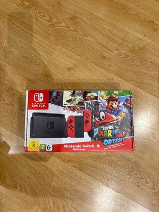 Nintendo Switch + Super Mario Odyssey