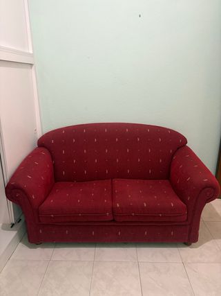 Set de sofás rojos de 3 y 2 plazas