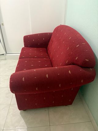 Set de sofás rojos de 3 y 2 plazas