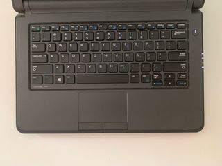 Portátil Dell Latitude 3350