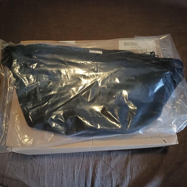 Riñonera Nike negra 8l
