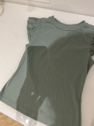 Camiseta verde - Tirantes fruncidos