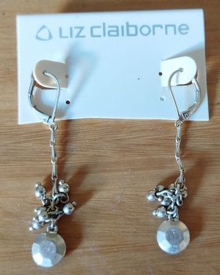 Pendientes Liz Claiborne dorado suave