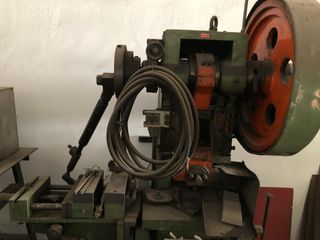 Prensa troquelados con automático