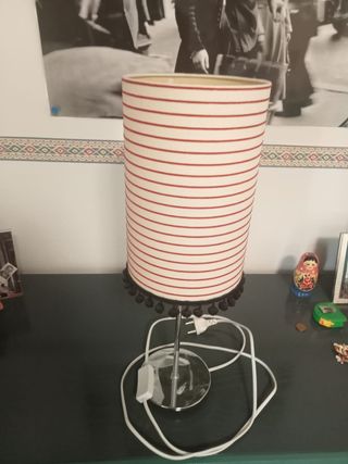 Lámpara de mesilla rayas rojas-blancas