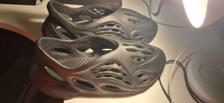 Chanclas Yeezy Foam - Negras