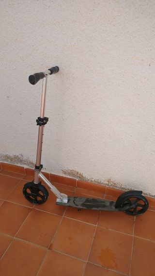 Patinete Plegable color Plateado.
