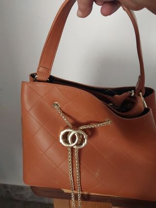 Bolso marrón estilo Chanel