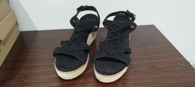 Sandalias cuña negras