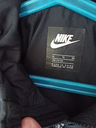 Abrigo Nike negro niño - Pluma