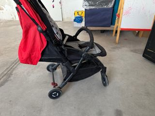 Cochecito Foppapedretti ligero y compacto.
