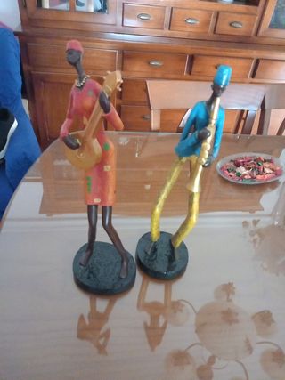 2 figuras decorativas músicos