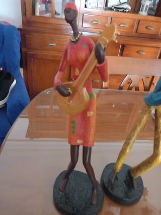 2 figuras decorativas músicos