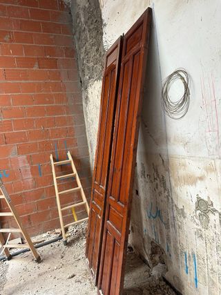 Puertas de madera antiguas altas