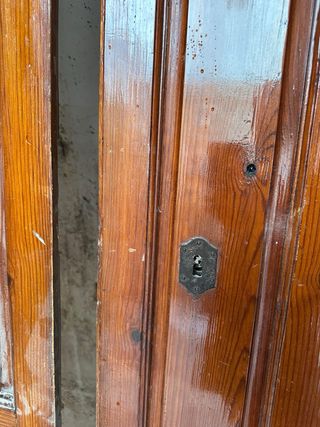 Puertas de madera antiguas altas