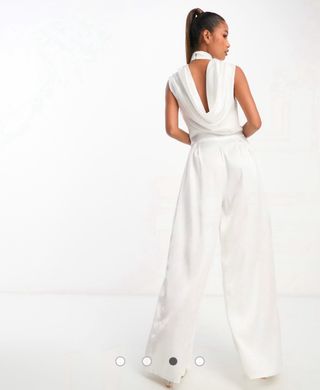 Mono satén blanco elegante