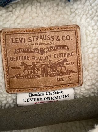 Chaqueta Levi's Sherpa Azul claro mujer.