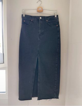 Falda midi vaquera negra Stradivarius