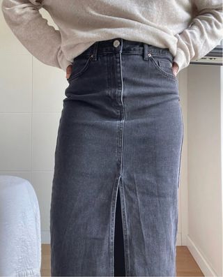 Falda midi vaquera negra Stradivarius