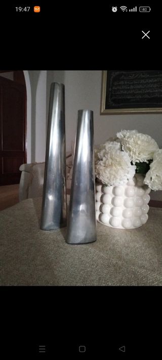 2 Candelabros metalicos plata