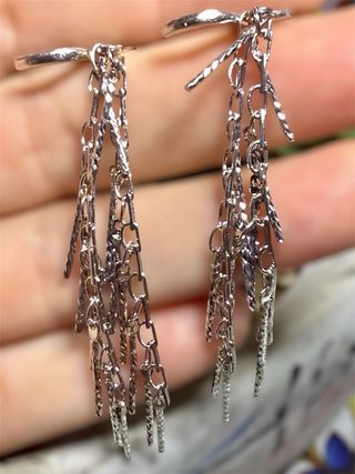 Pendientes largos chapados en plata