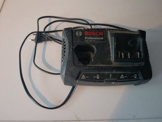Cargador Bosch GAX 18V-30