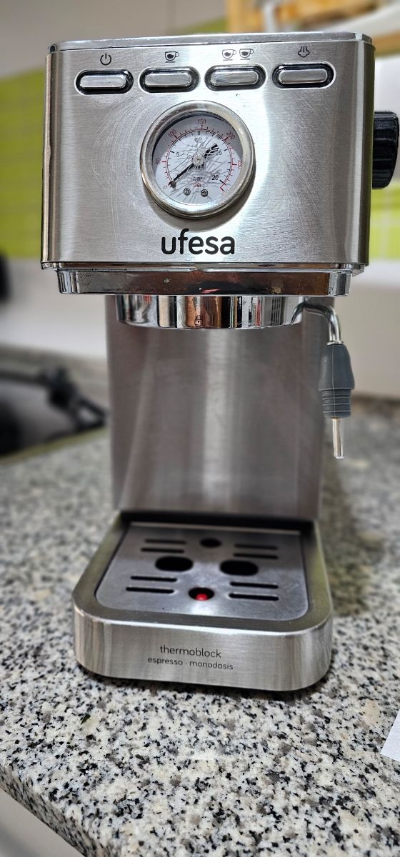 Cafetera Espresso Ufesa Milazzo CE8030