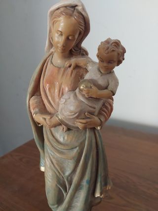 Virgen con Niño, Estatuilla Italia