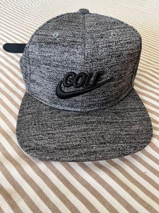 Gorra AC/DC negra y dorada