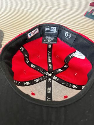 Gorra AC/DC negra y dorada