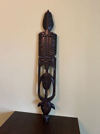 Máscara tribal africana tallada