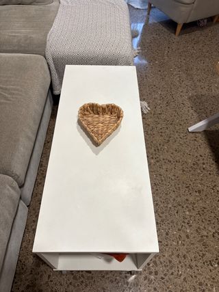 Mesa centro blanca con ruedas. 
Super versátil
