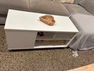 Mesa centro blanca con ruedas. 
Super versátil
