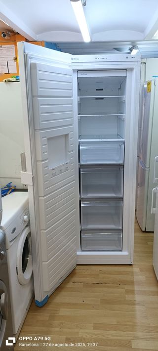 Congelador vertical Balay - 240€
NO FROST 