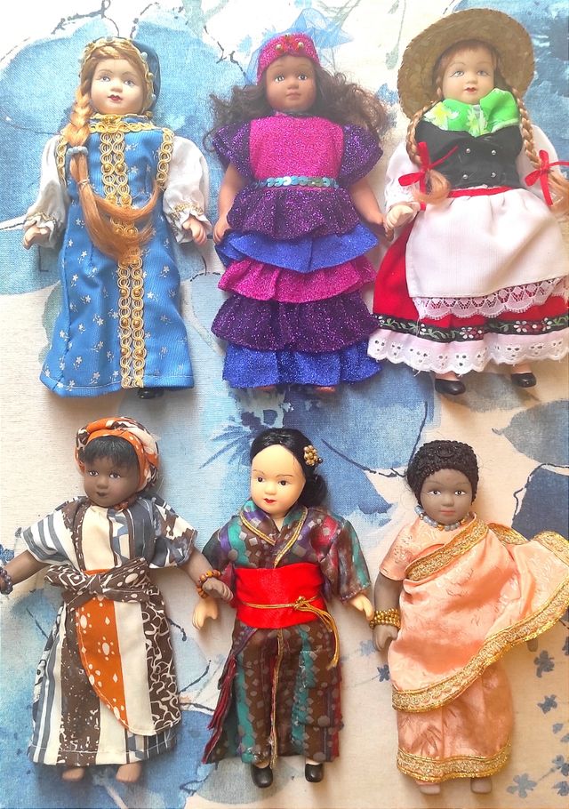 6 Muñecas Porcelana - Vestidos Trajes del Mundo