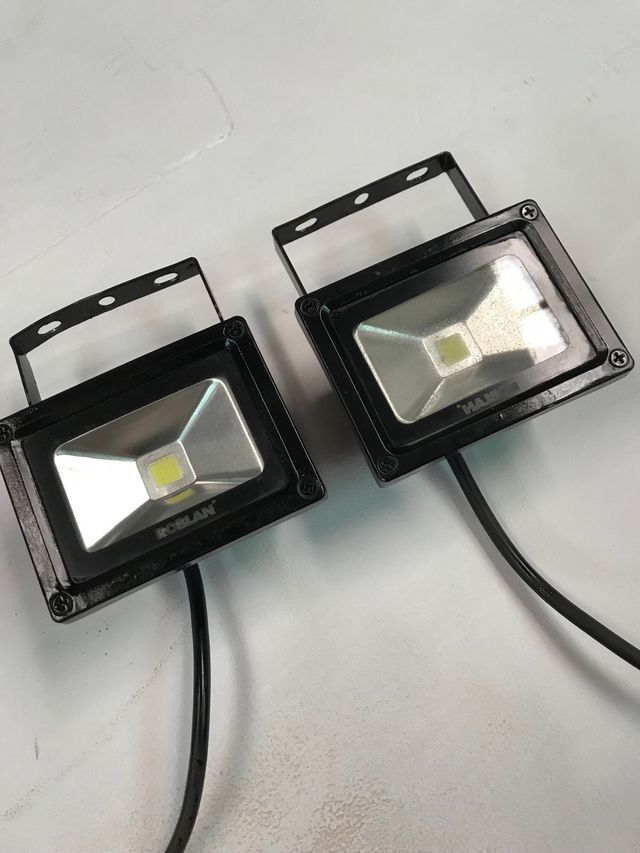 2 Focos LED Roblan - Iluminación