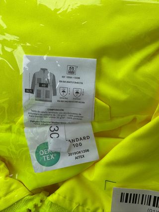 Chaqueta INTEX amarilla impermeable y pantalón 