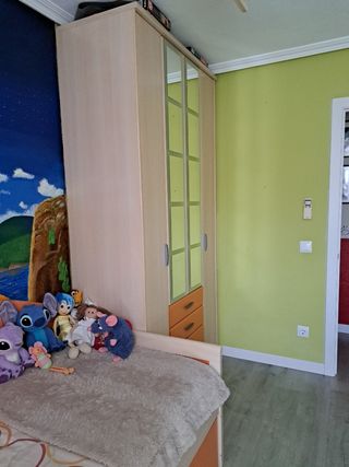 Habitación juvenil completa.